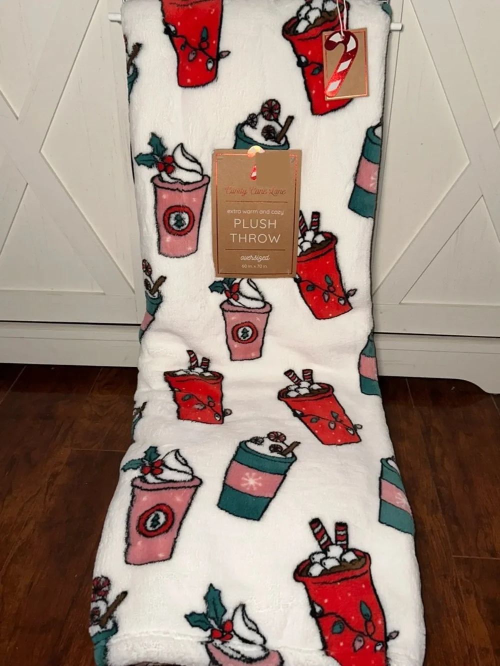 Festive Holiday Plush Throw Blanket with Hot Cocoa Cup Pattern
